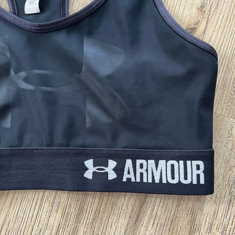 Under Armour Black‎ Sports Bra with Racerback Design